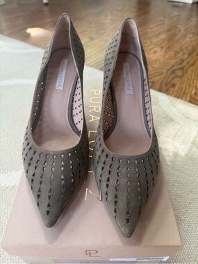 Pura Lopez Taupe Perforated Suede Pointed Toe Pumps LIKE NEW! Made is Spain S 37